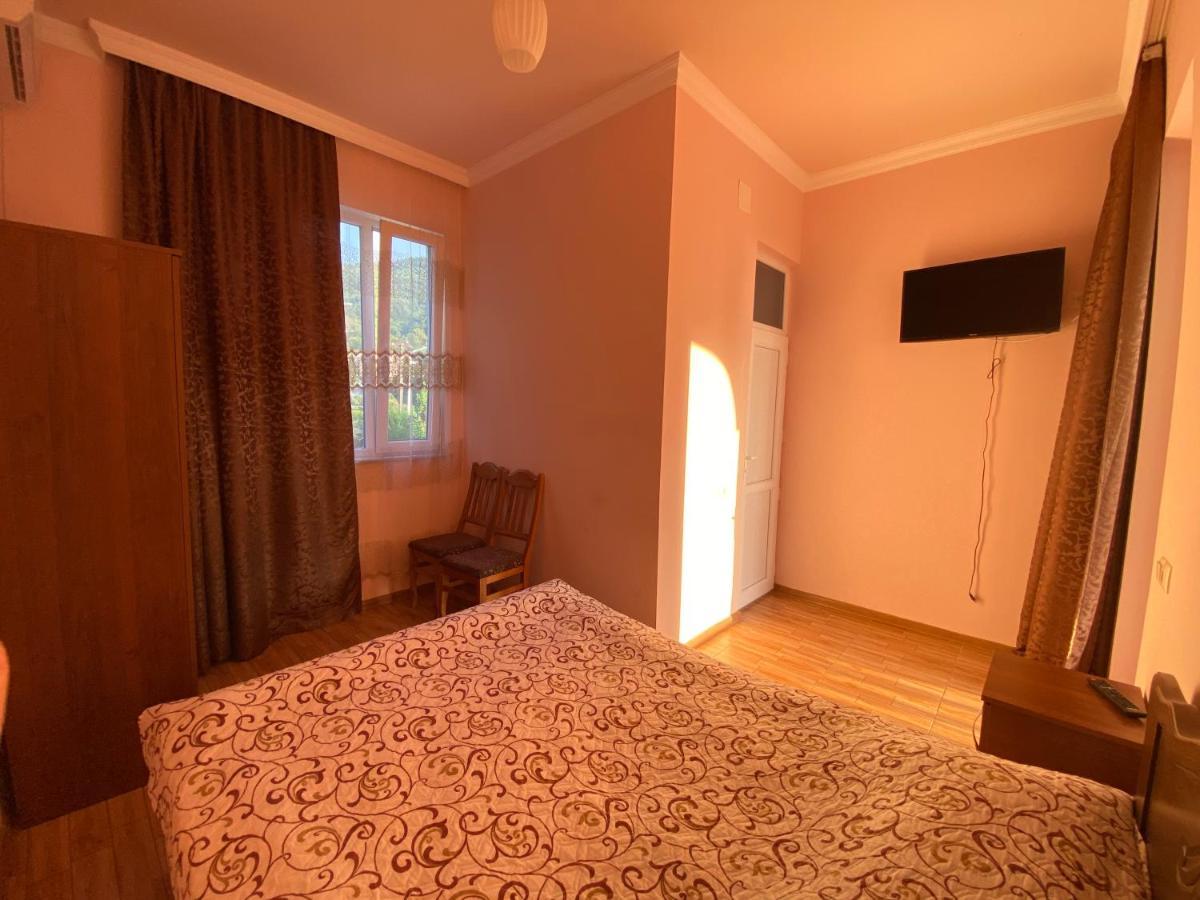 Beliy Dom Hotel Kvariati Luaran gambar
