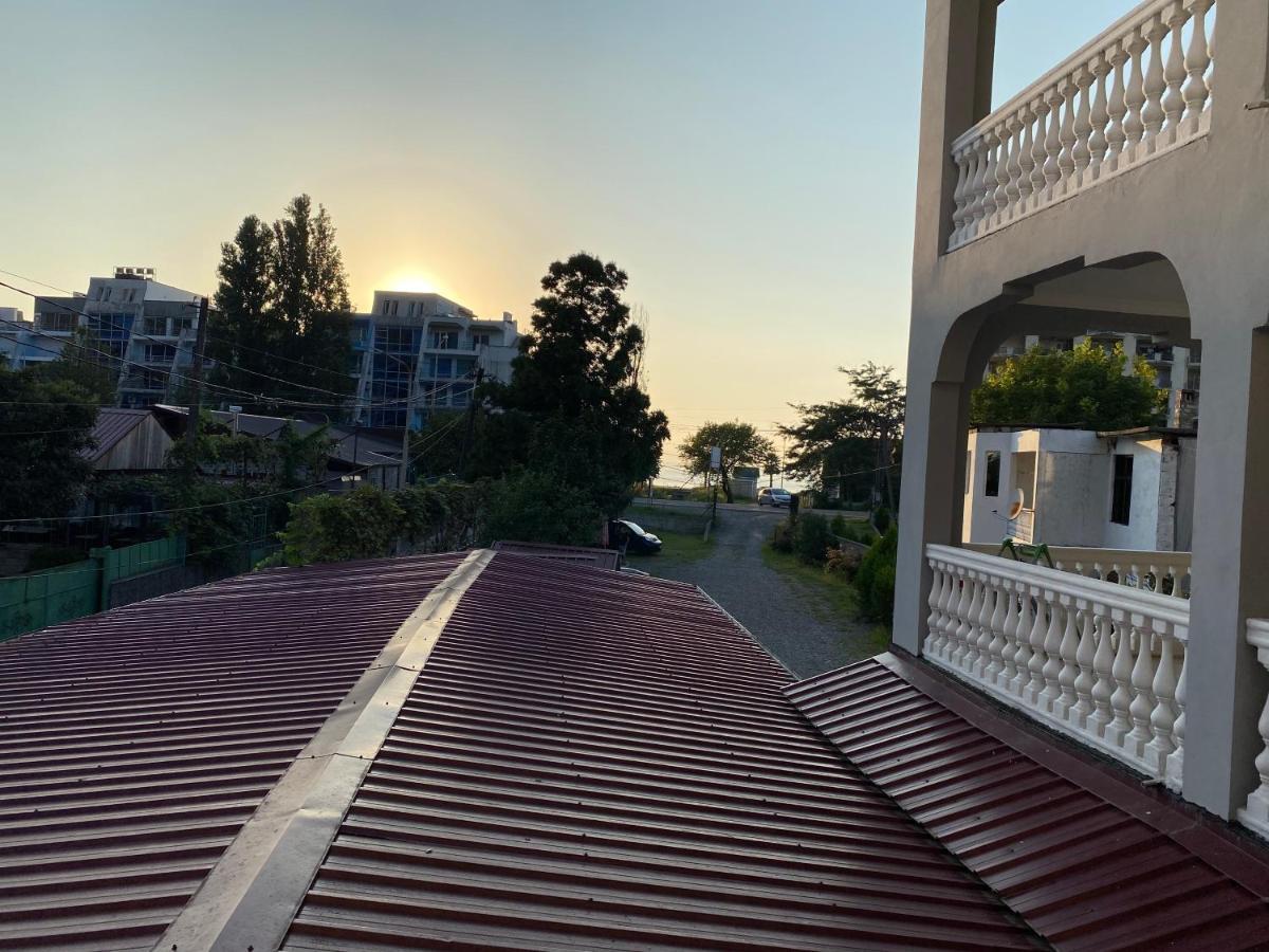 Beliy Dom Hotel Kvariati Luaran gambar