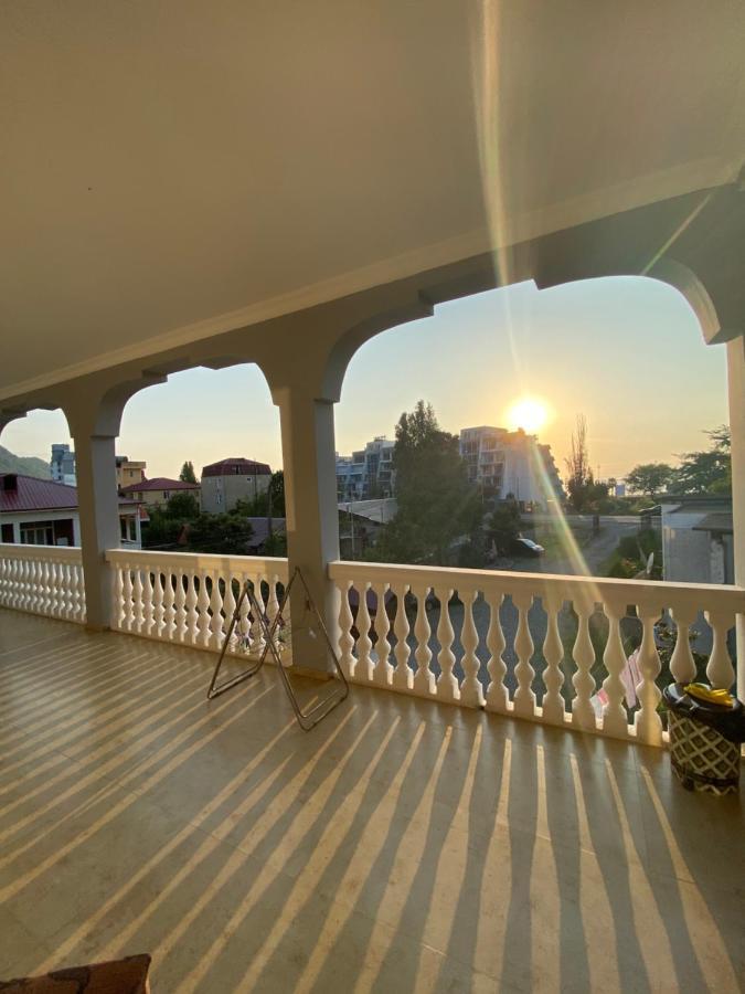 Beliy Dom Hotel Kvariati Luaran gambar