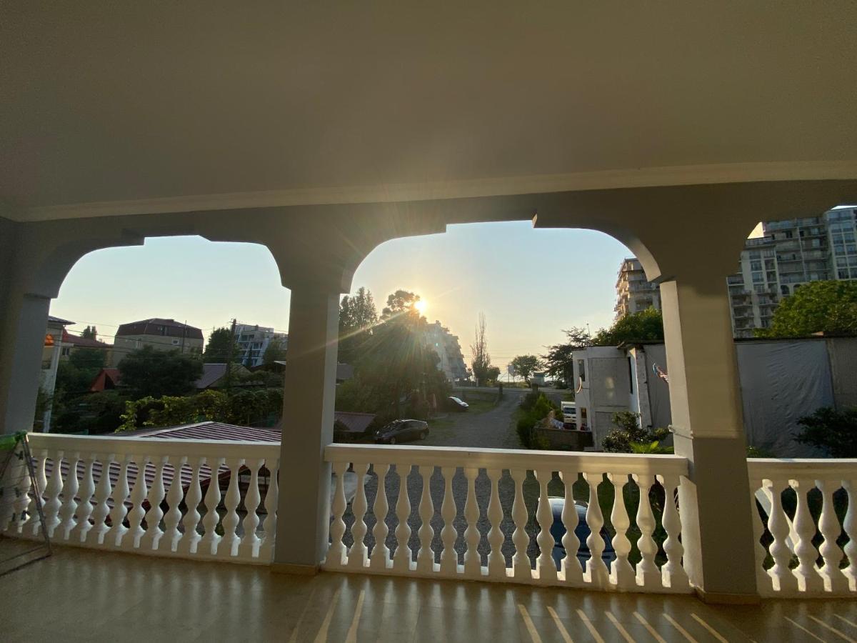 Beliy Dom Hotel Kvariati Luaran gambar