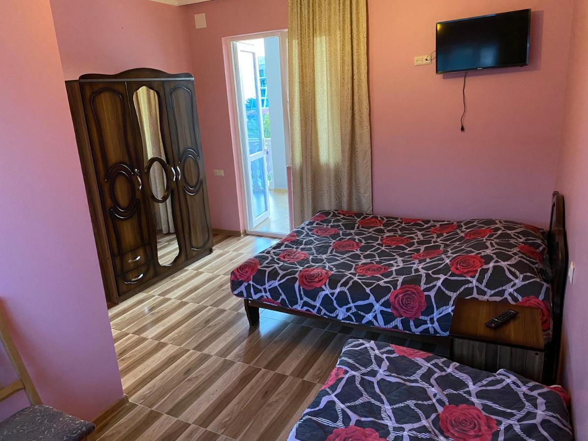 Beliy Dom Hotel Kvariati Luaran gambar