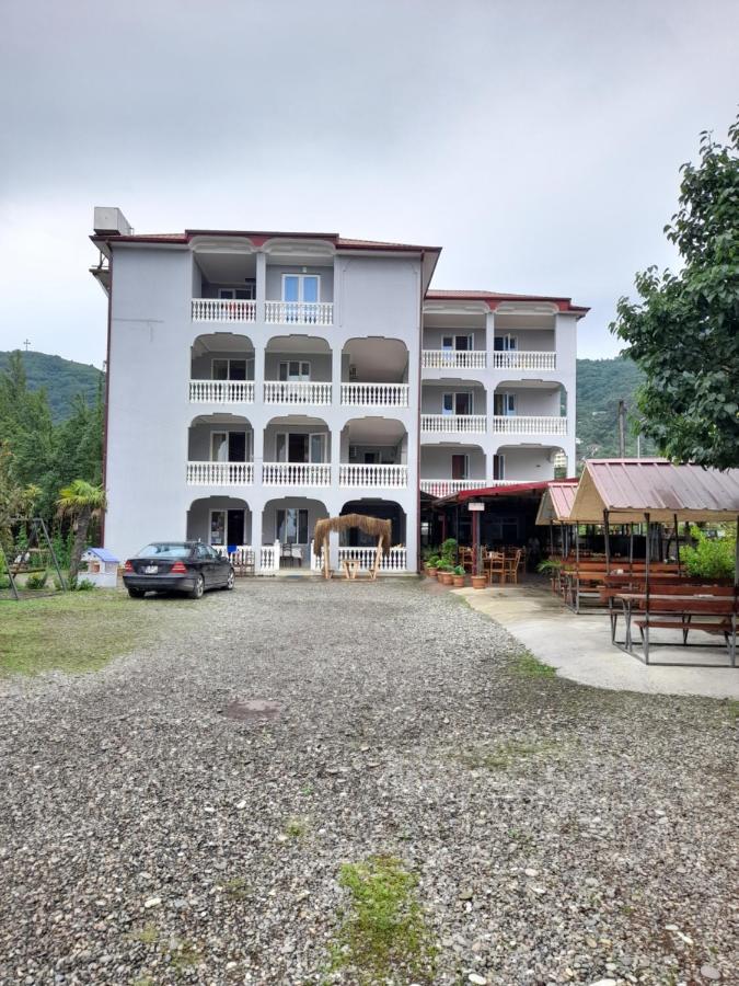 Beliy Dom Hotel Kvariati Luaran gambar