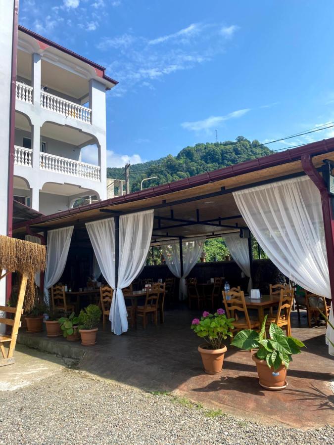 Beliy Dom Hotel Kvariati Luaran gambar