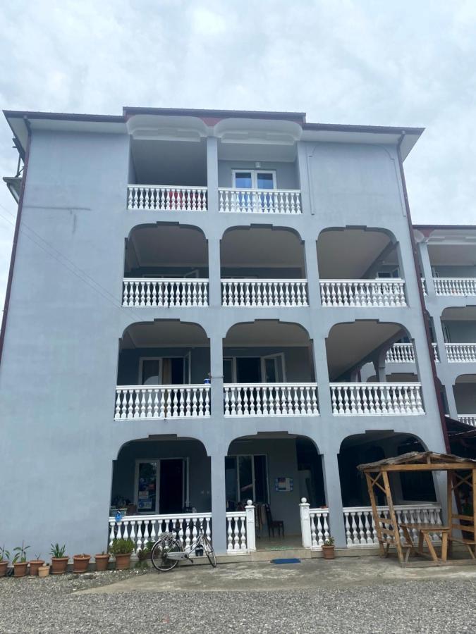 Beliy Dom Hotel Kvariati Luaran gambar