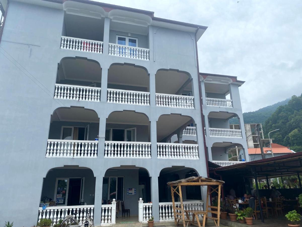Beliy Dom Hotel Kvariati Luaran gambar