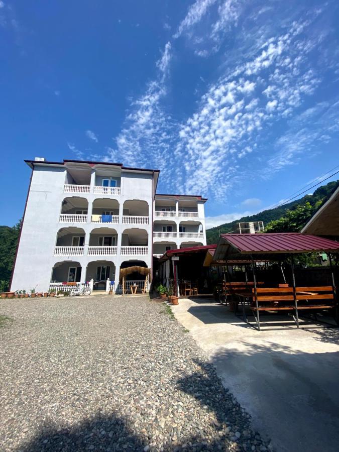 Beliy Dom Hotel Kvariati Luaran gambar