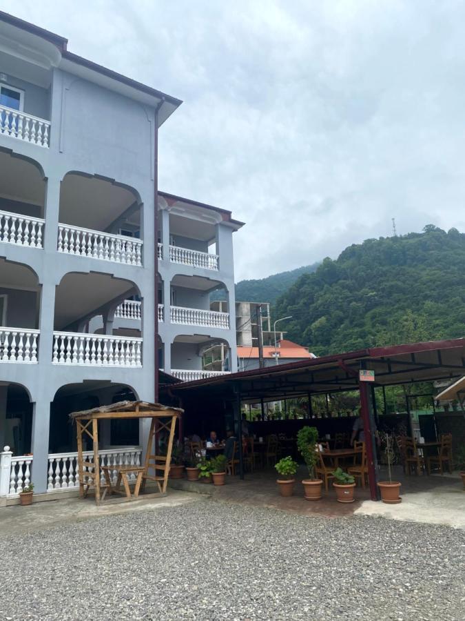 Beliy Dom Hotel Kvariati Luaran gambar