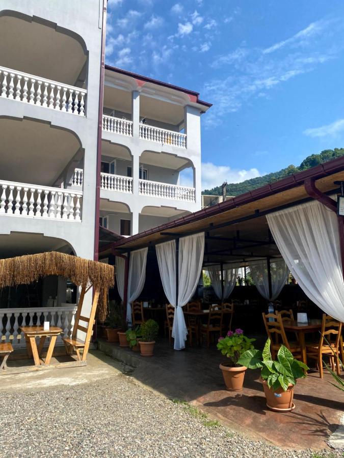 Beliy Dom Hotel Kvariati Luaran gambar