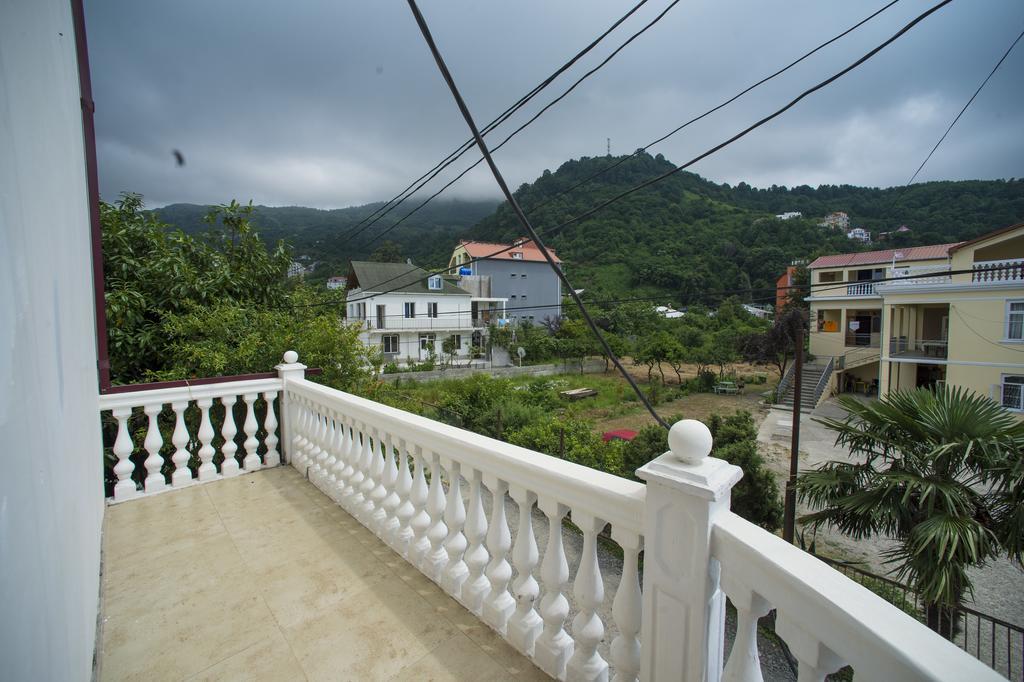 Beliy Dom Hotel Kvariati Luaran gambar